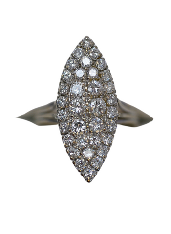 Bague marquise ornée de 33 diamants